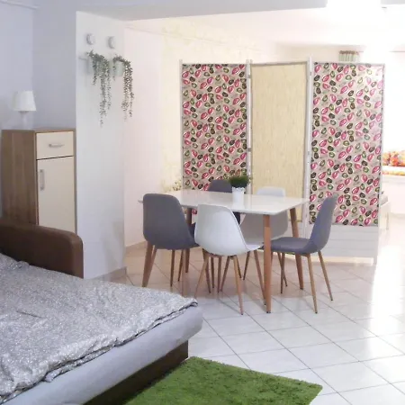 Apartment Fortuna Apartman Studio Eger